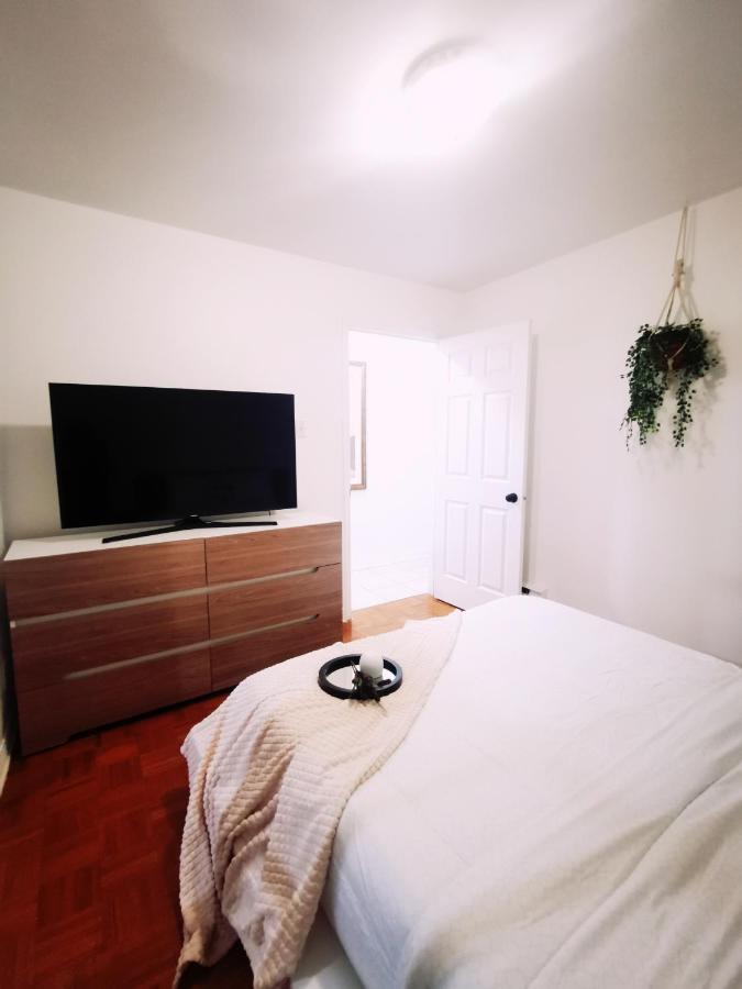 Plush 2 Bedroom Unit 5Min Downtown Off Wellington มอนทรีอัล ภายนอก รูปภาพ